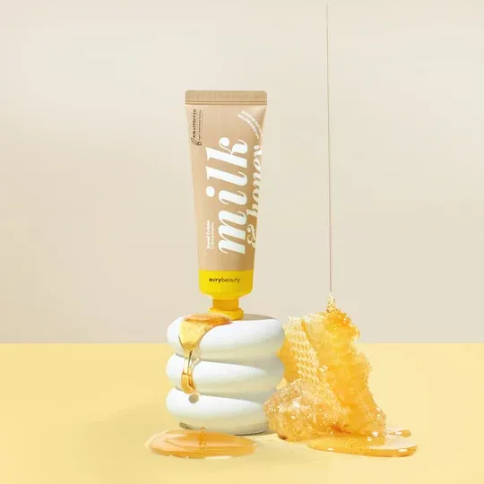 av_ecomm-lotion_milk_honey-04_540x.webp